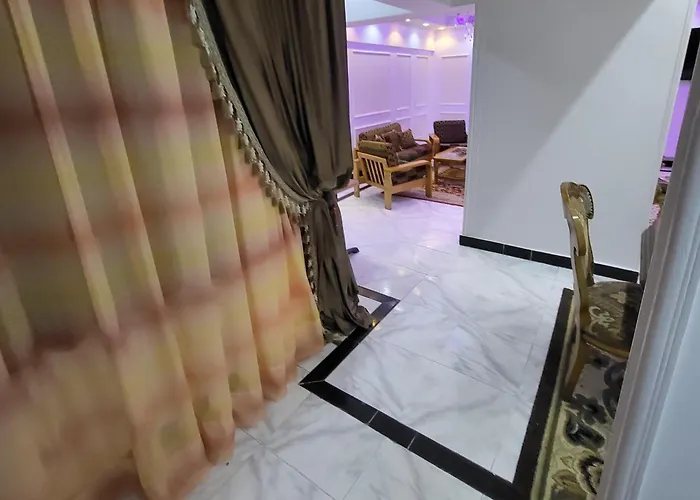 شقه فى ميامى بالاسكندريه مطله على البحر