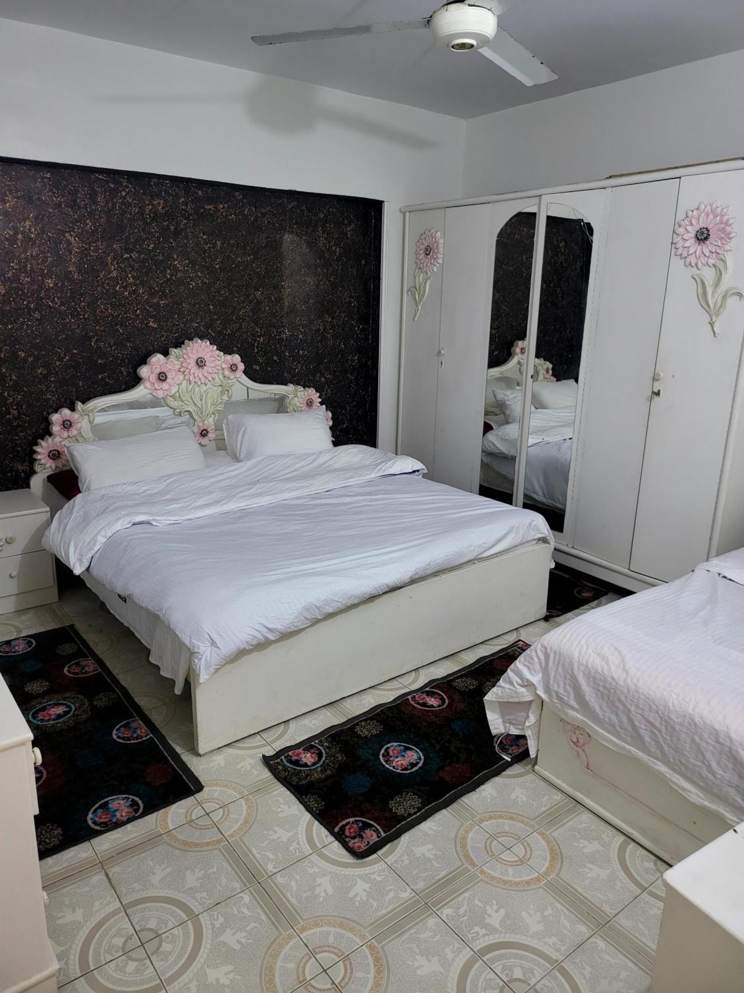 Apartment شقه فى ميامى بالاسكندريه مطله على البحر Alexandria