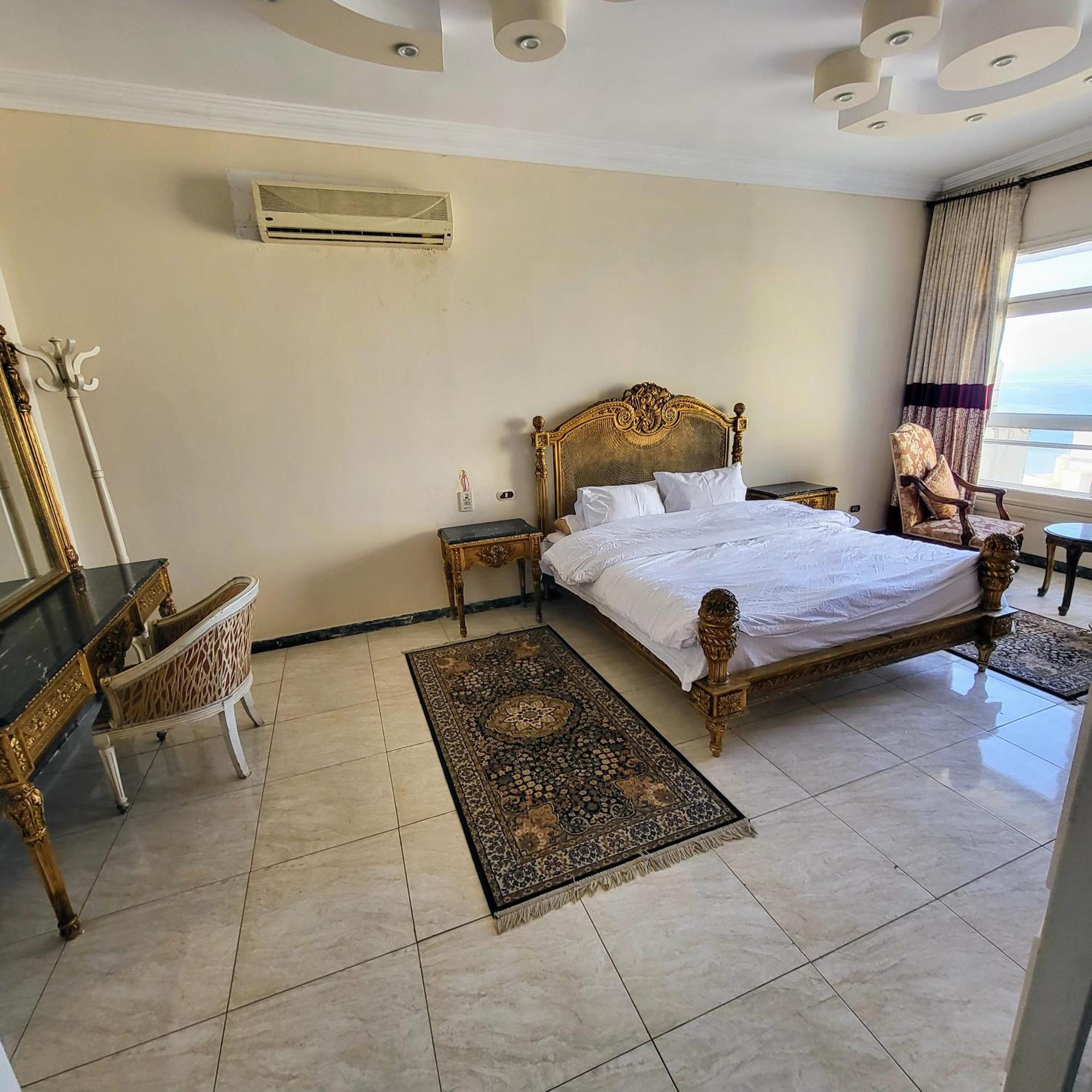 Apartment شقه فى ميامى بالاسكندريه مطله على البحر Alexandria