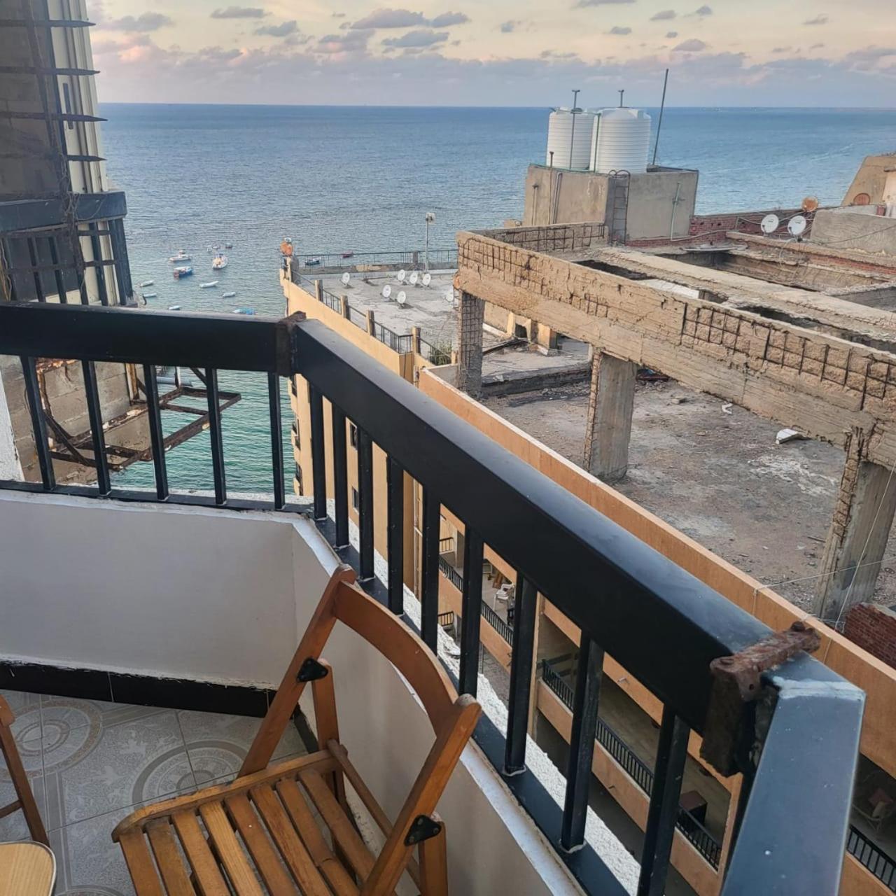 شقه فى ميامى بالاسكندريه مطله على البحر Appartement *
