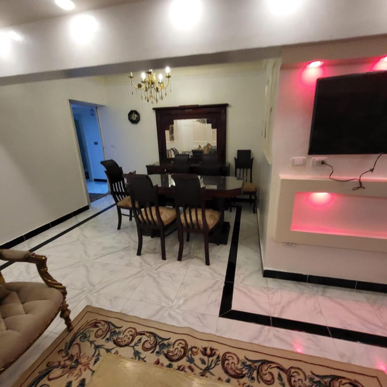 شقه فى ميامى بالاسكندريه مطله على البحر * Alessandria