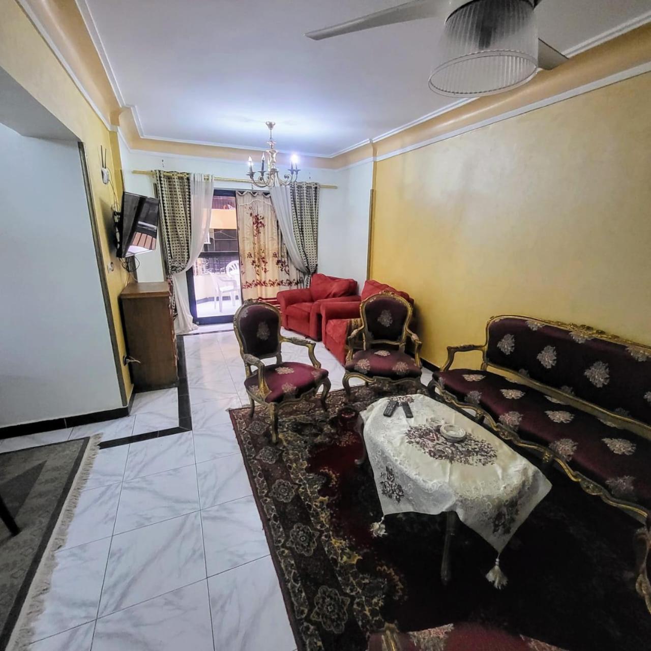 شقه فى ميامى بالاسكندريه مطله على البحر Appartement *