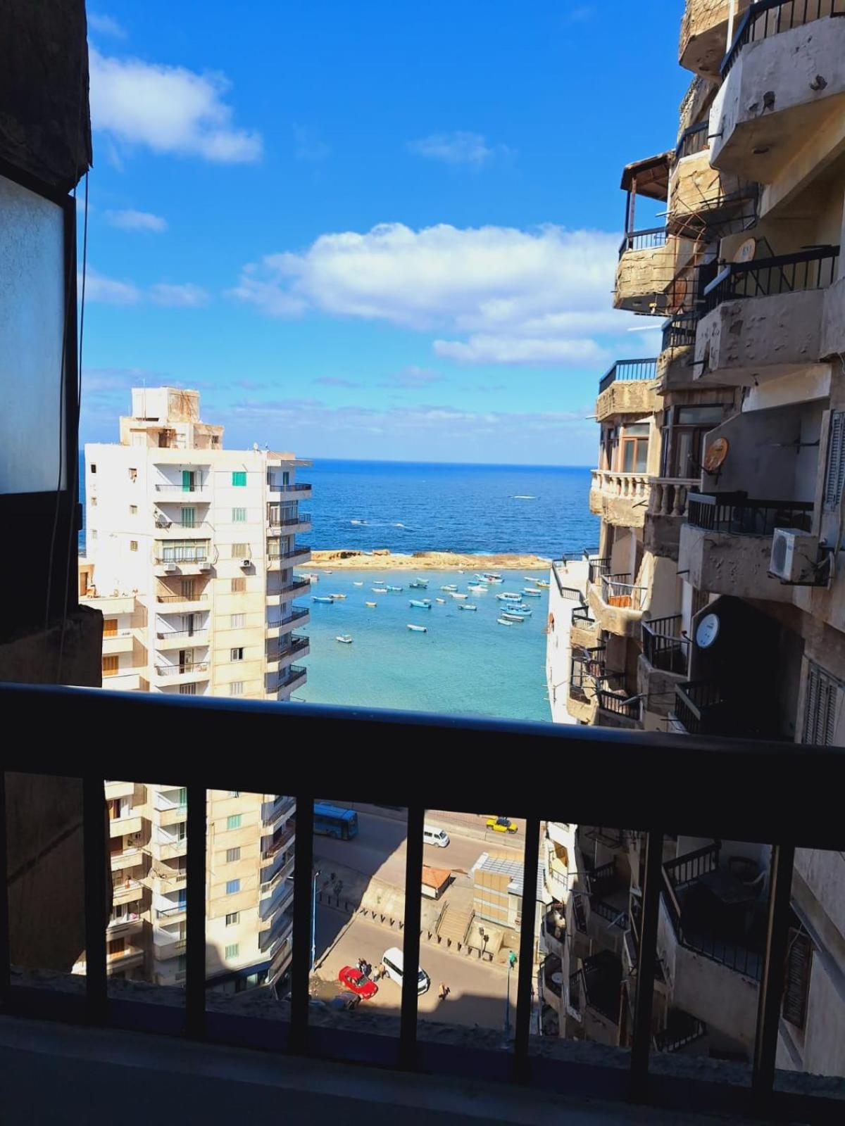 شقه فى ميامى بالاسكندريه مطله على البحر Appartement *