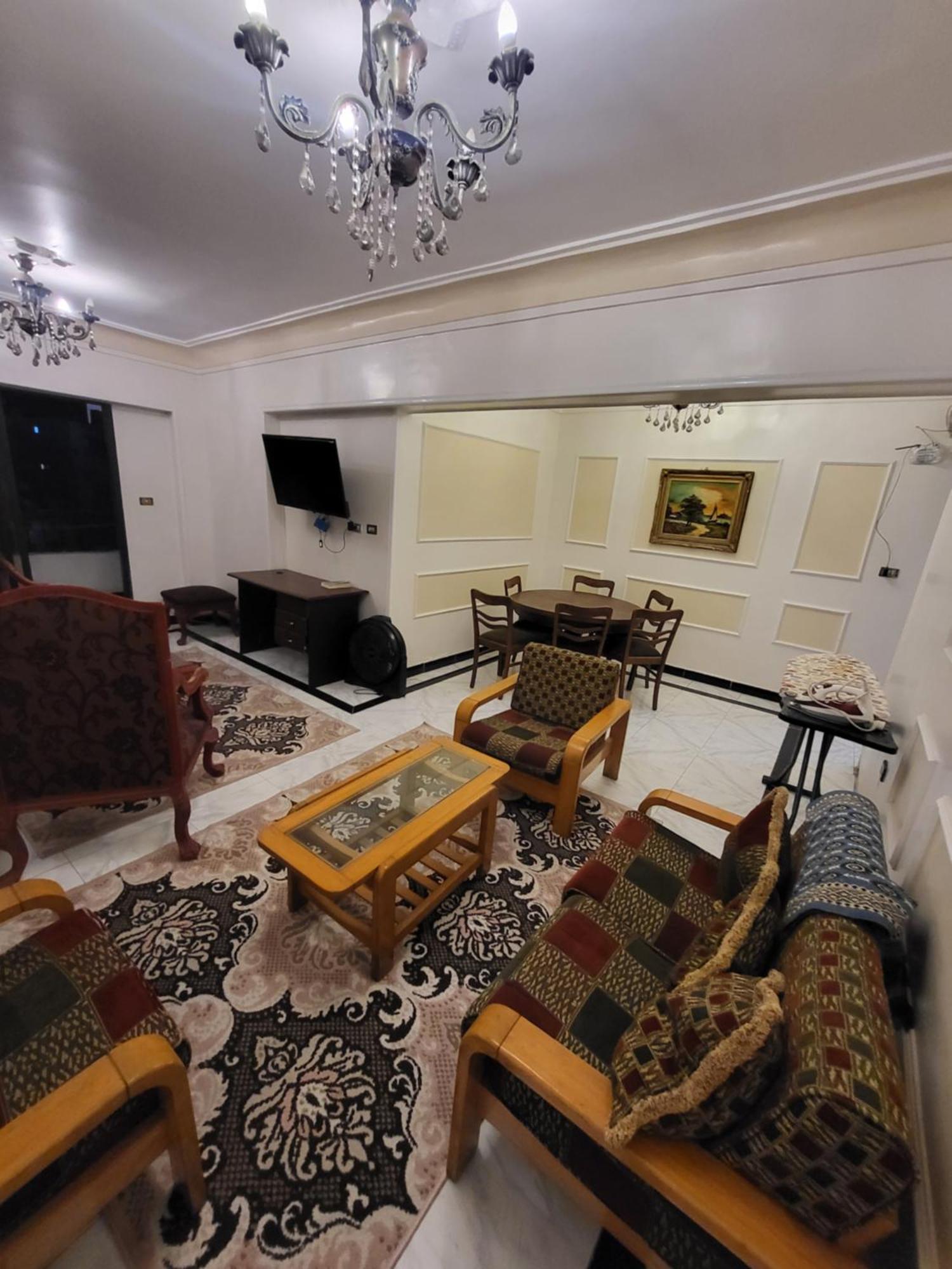 شقه فى ميامى بالاسكندريه مطله على البحر Appartement *