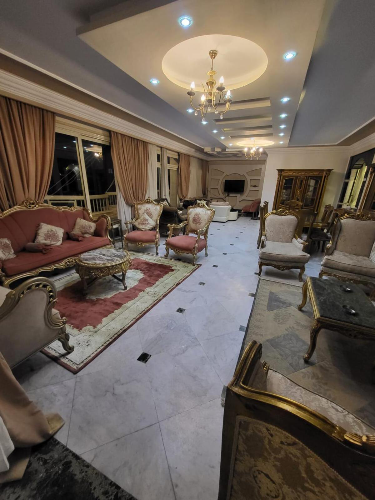 شقه فى ميامى بالاسكندريه مطله على البحر Appartement