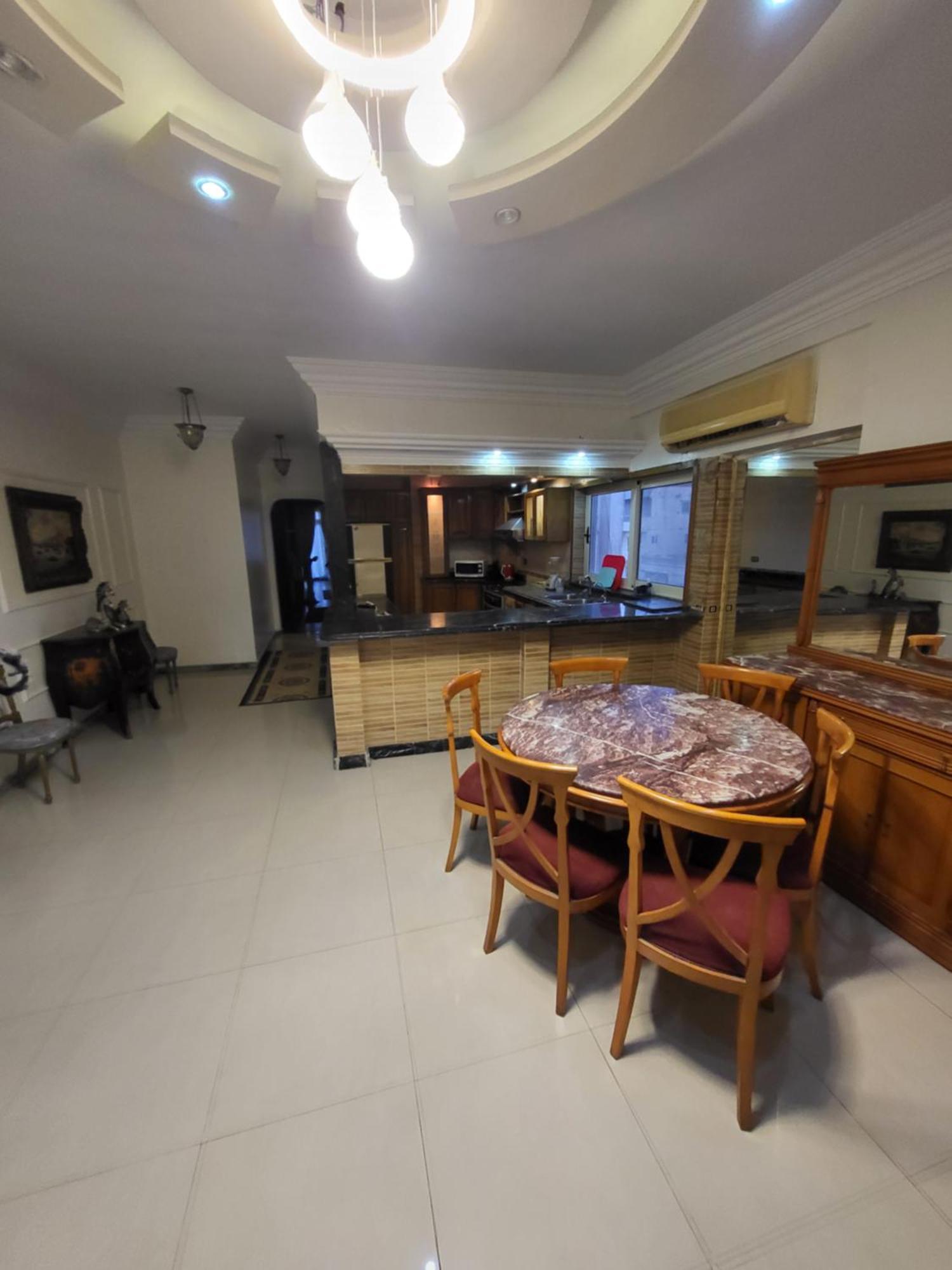 شقه فى ميامى بالاسكندريه مطله على البحر * Alexandrie