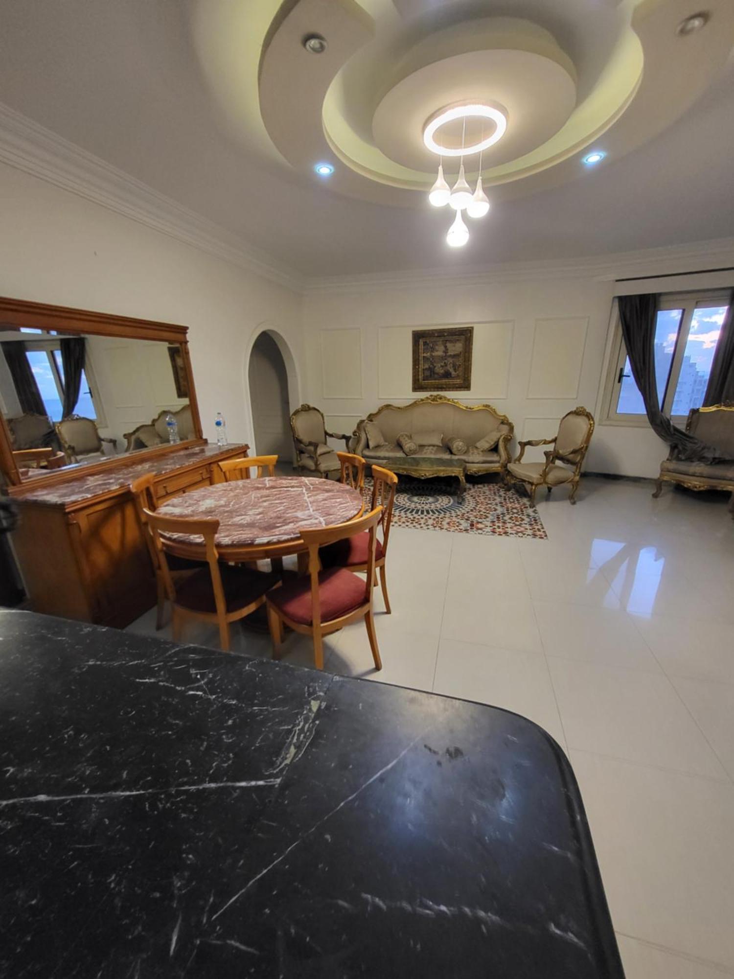 شقه فى ميامى بالاسكندريه مطله على البحر Apartment *