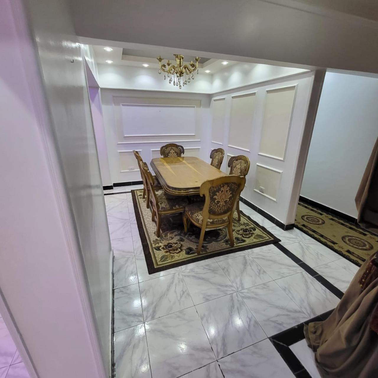 شقه فى ميامى بالاسكندريه مطله على البحر Appartement *